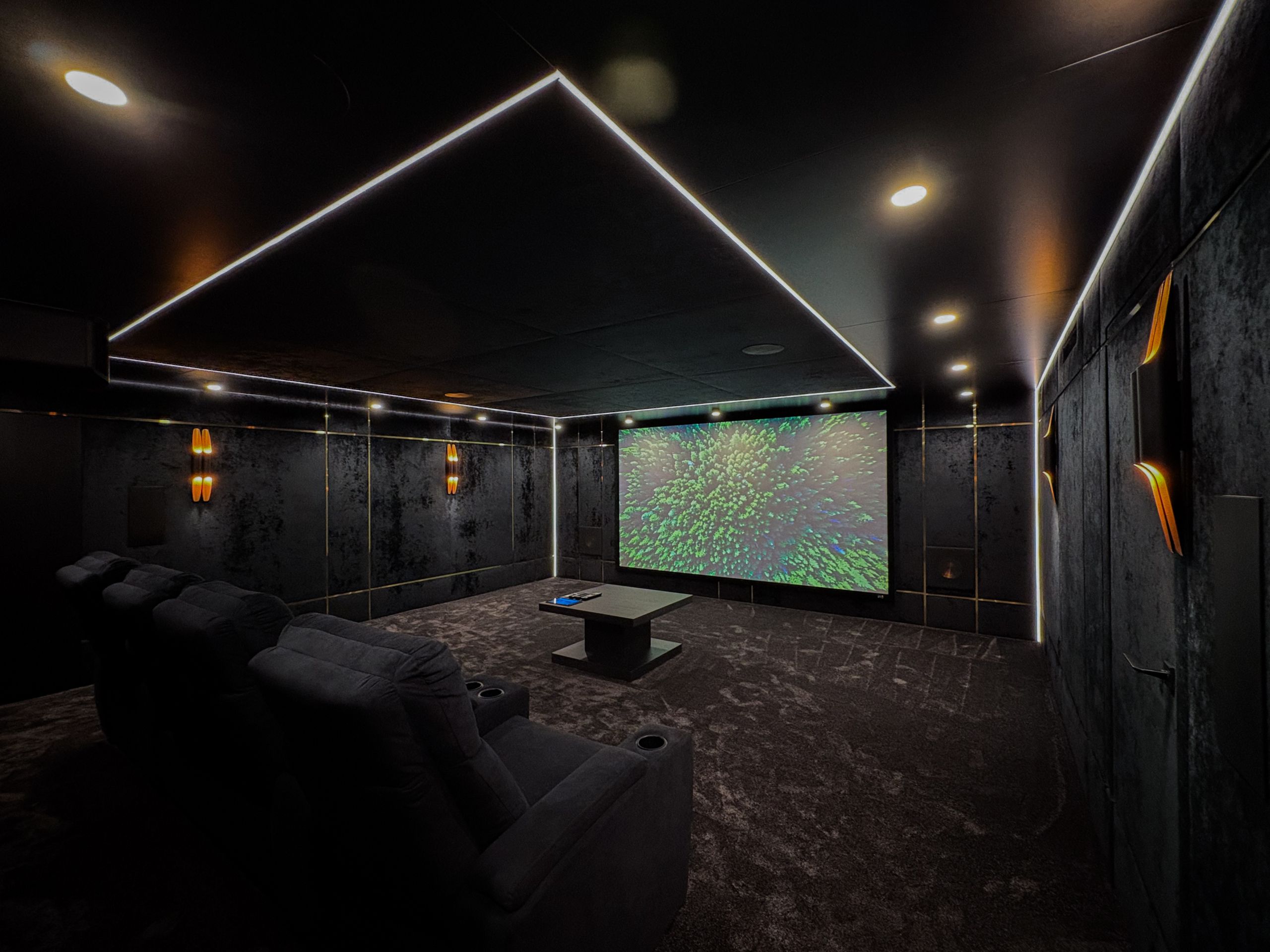 Кинозал «Балашиха»: скрытые двери и картинка 8K — фото 2